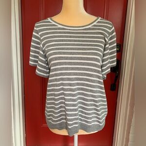 Banana Republic gray/white short sleeve top w/ batwing sleeves